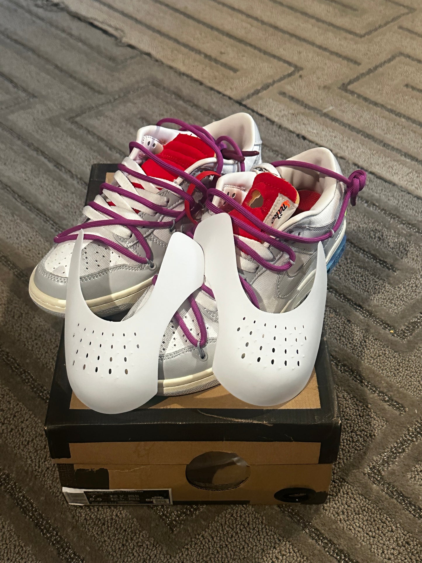 Nike off white size 7 woman’s
