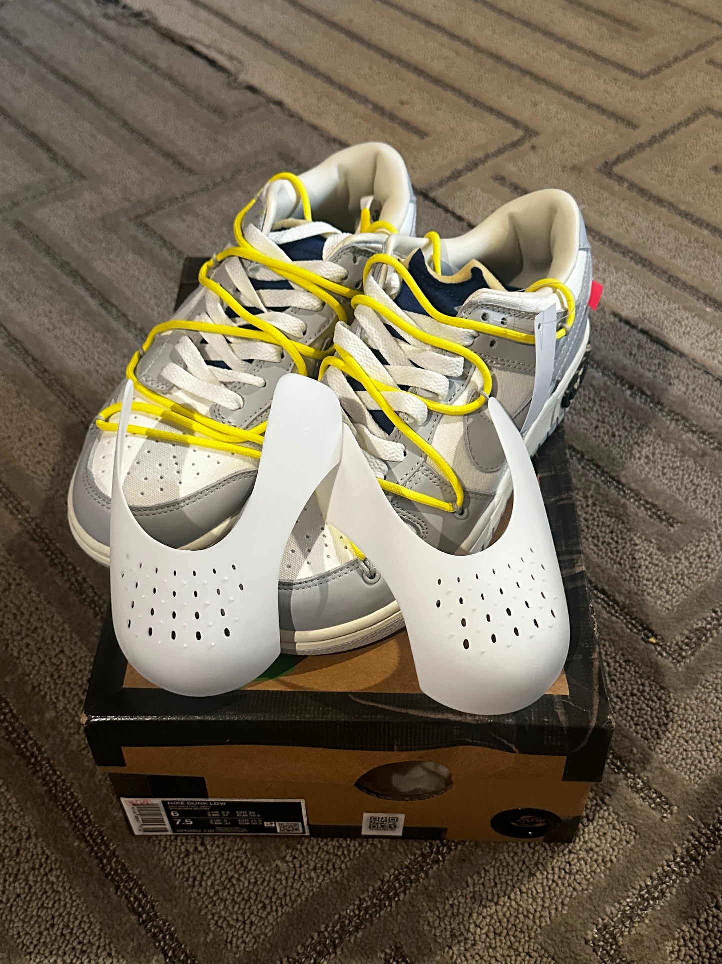 Off white Nike’s size 6