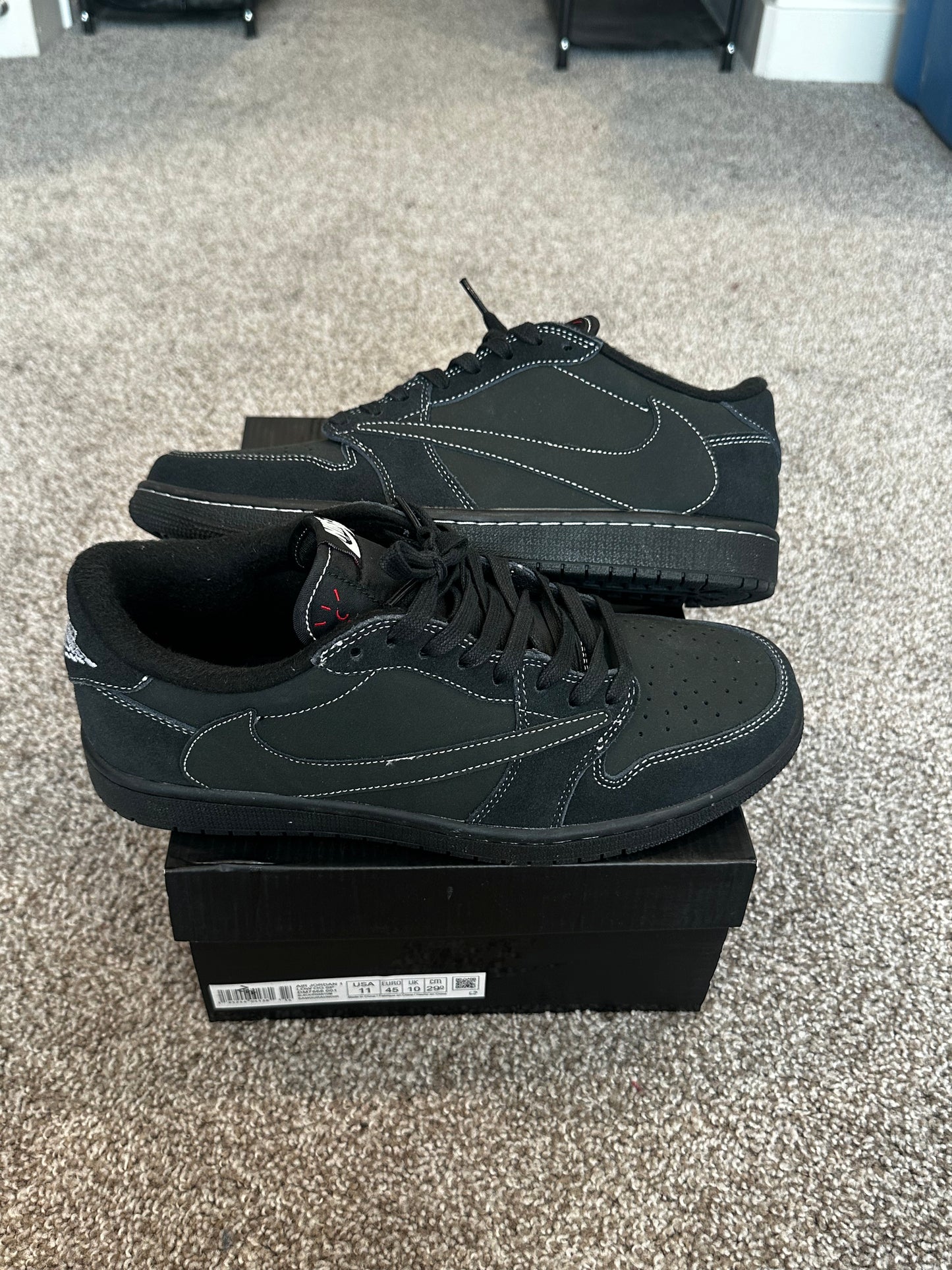 Black Low Top phantom sneakers size 11 mens
