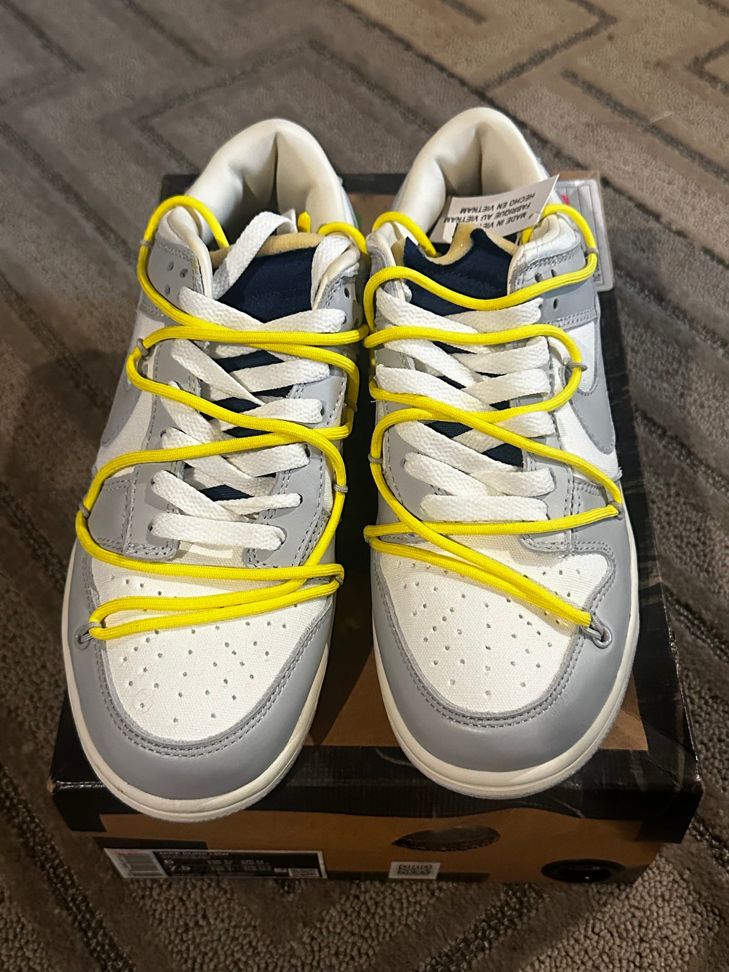 Off white Nike’s size 6