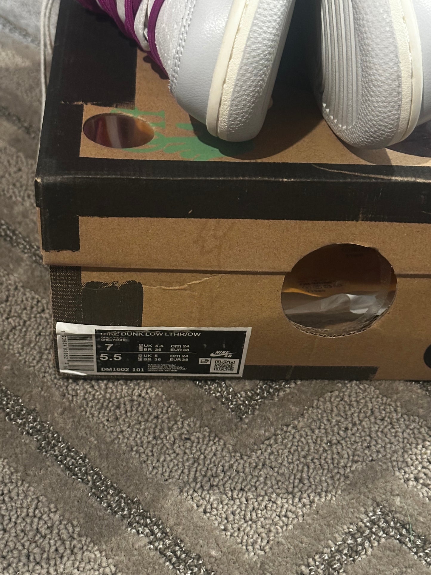Nike off white size 7 woman’s