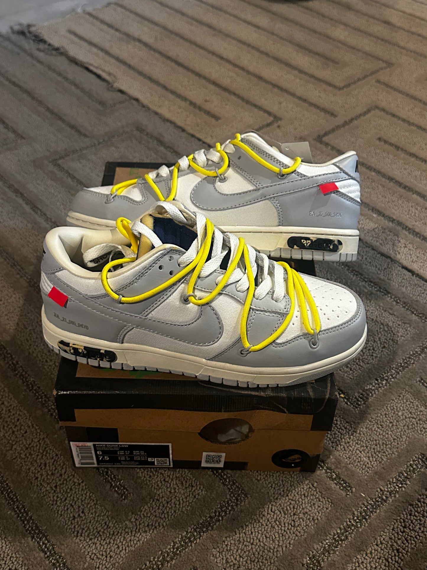 Off white Nike’s size 6