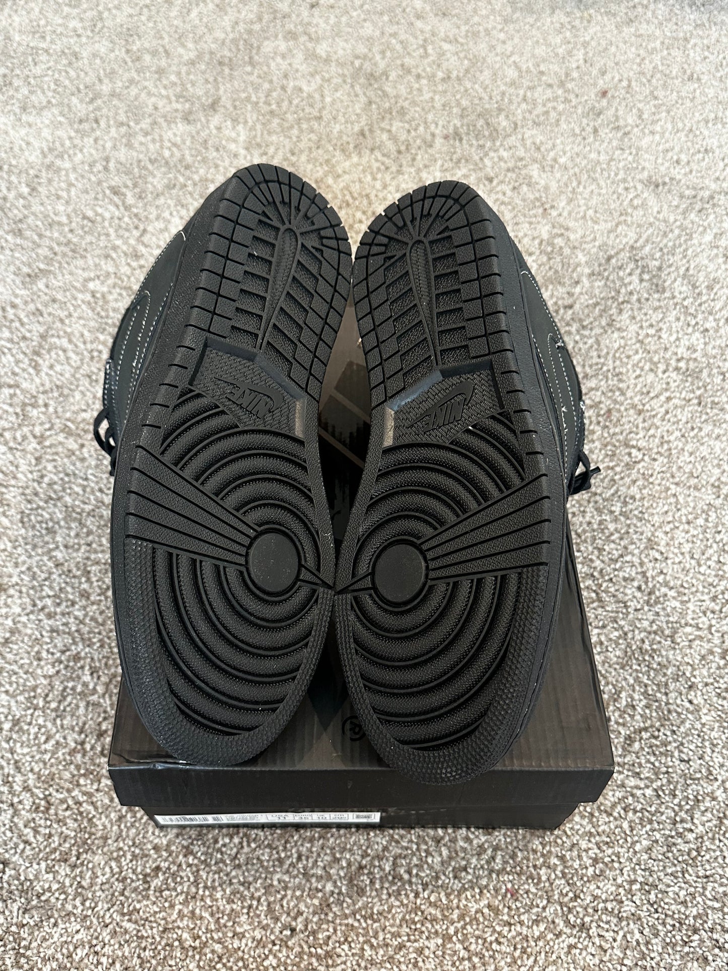 Black Low Top phantom sneakers size 11 mens