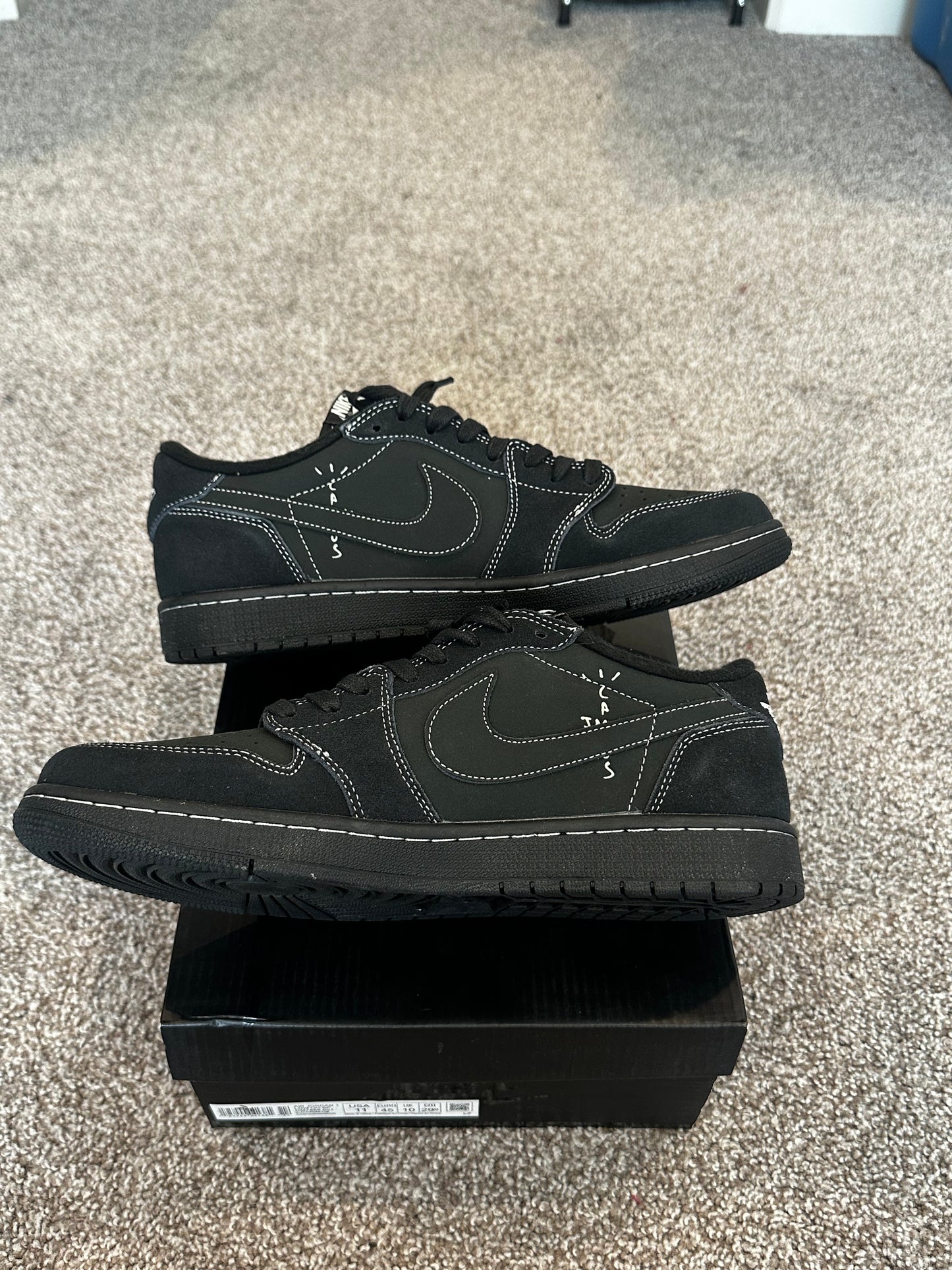 Black Low Top phantom sneakers size 11 mens