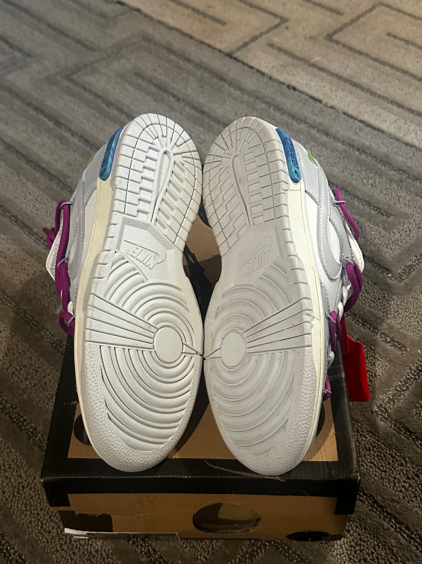 Nike off white size 7 woman’s