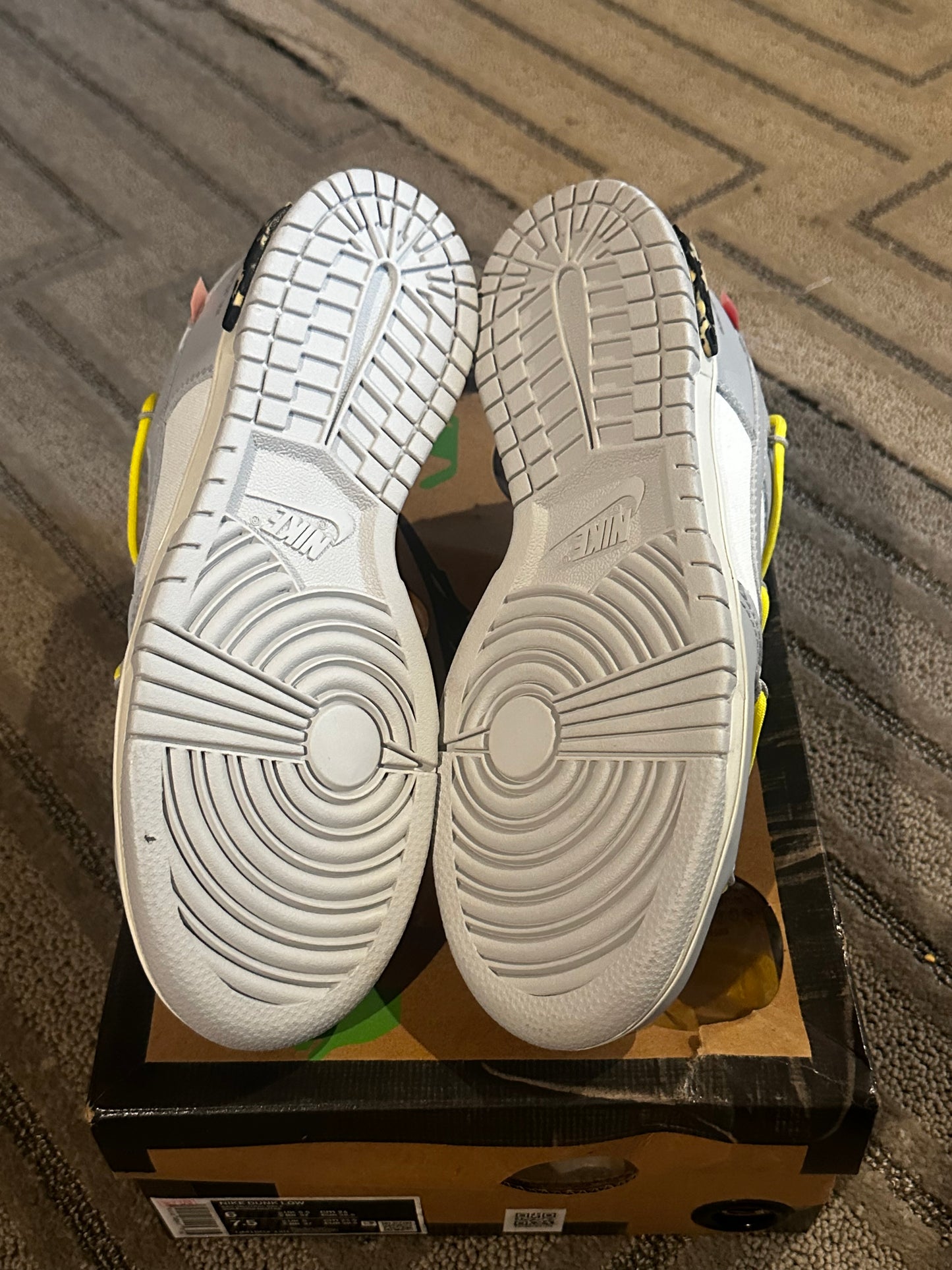 Off white Nike’s size 6